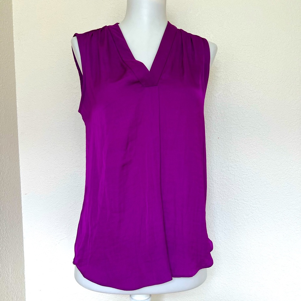 Vince Camuto flowing tank. Xs